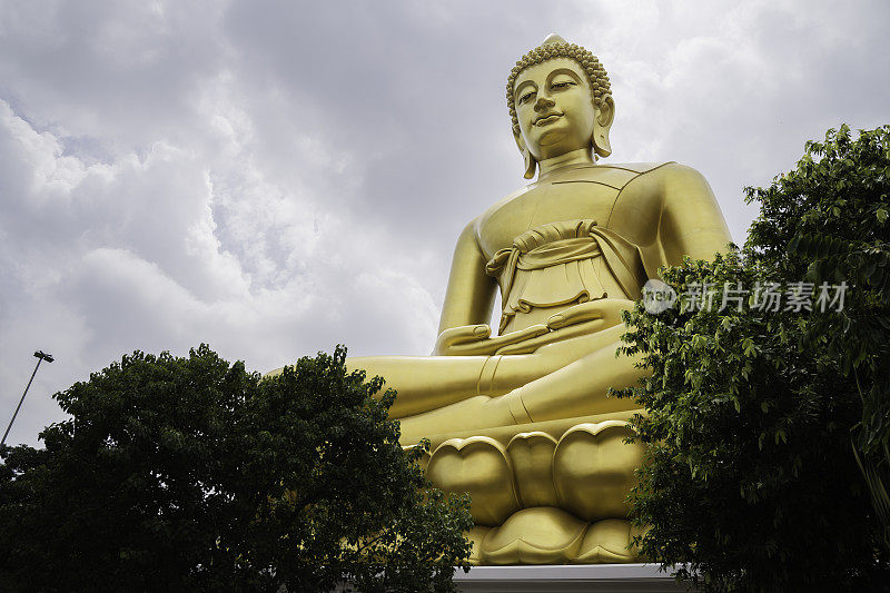 曼谷的Paknam Phasi Charoen佛教寺庙